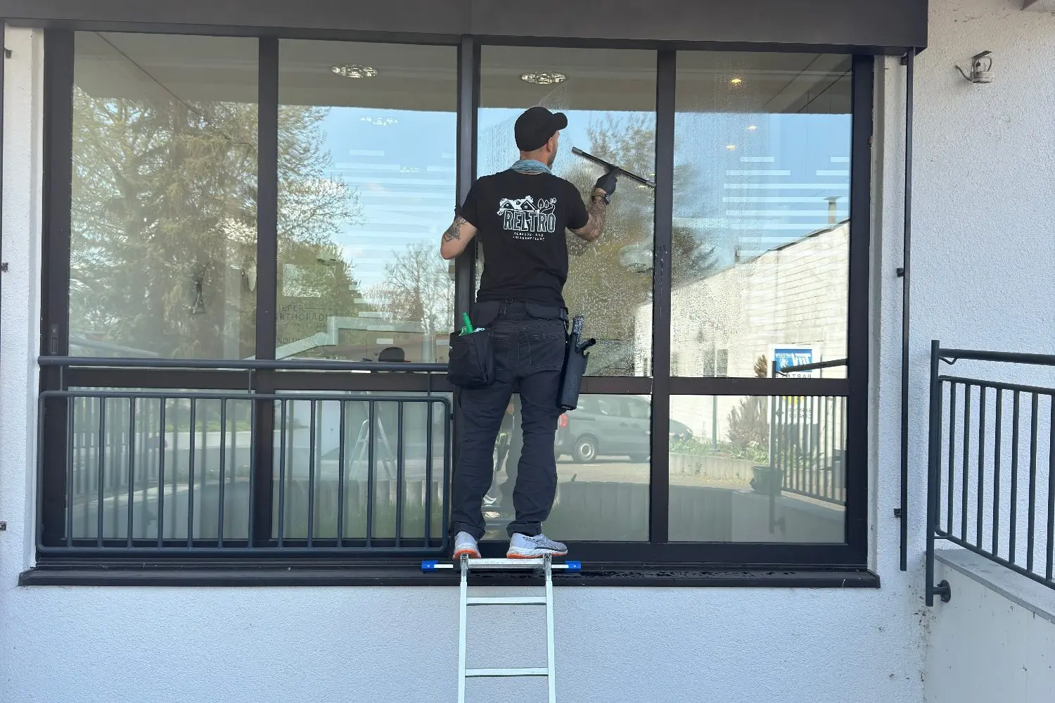 Fensterreinigung Gewerbe RELTRO Leiter Rhein-Main