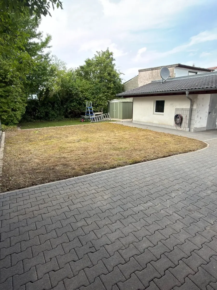 Grünanlagenpflege Rasen und Hof nachher Rhein-Main RELTRO